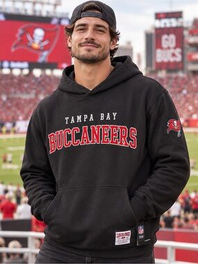 🆕 NWT Lululemon Tampa Bay Buccaneers Men’s L Steady State Pullover Hoodie NFL